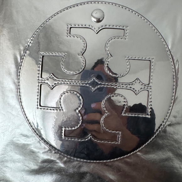 Brand new Auth Tory Burch large Ella tote bag metallic chain - Picture 3 of 12